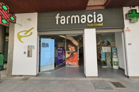 FRONTAL-FARMACIA-HUERTO-REAL-scaled